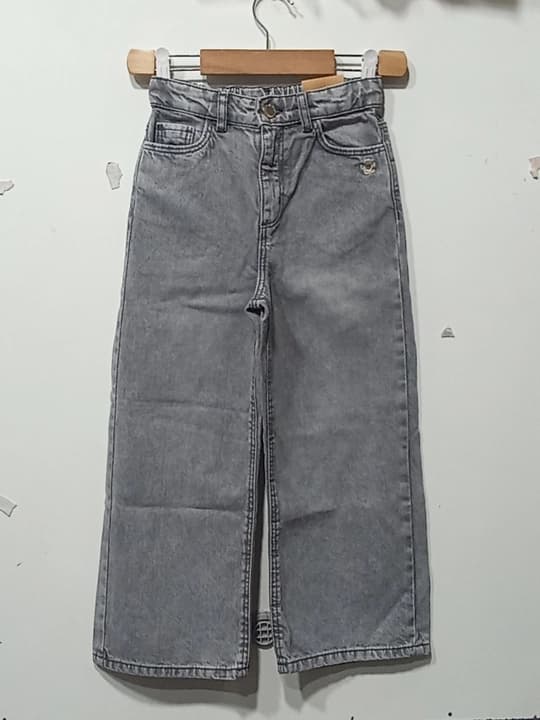 Girls Baggy Jeans category